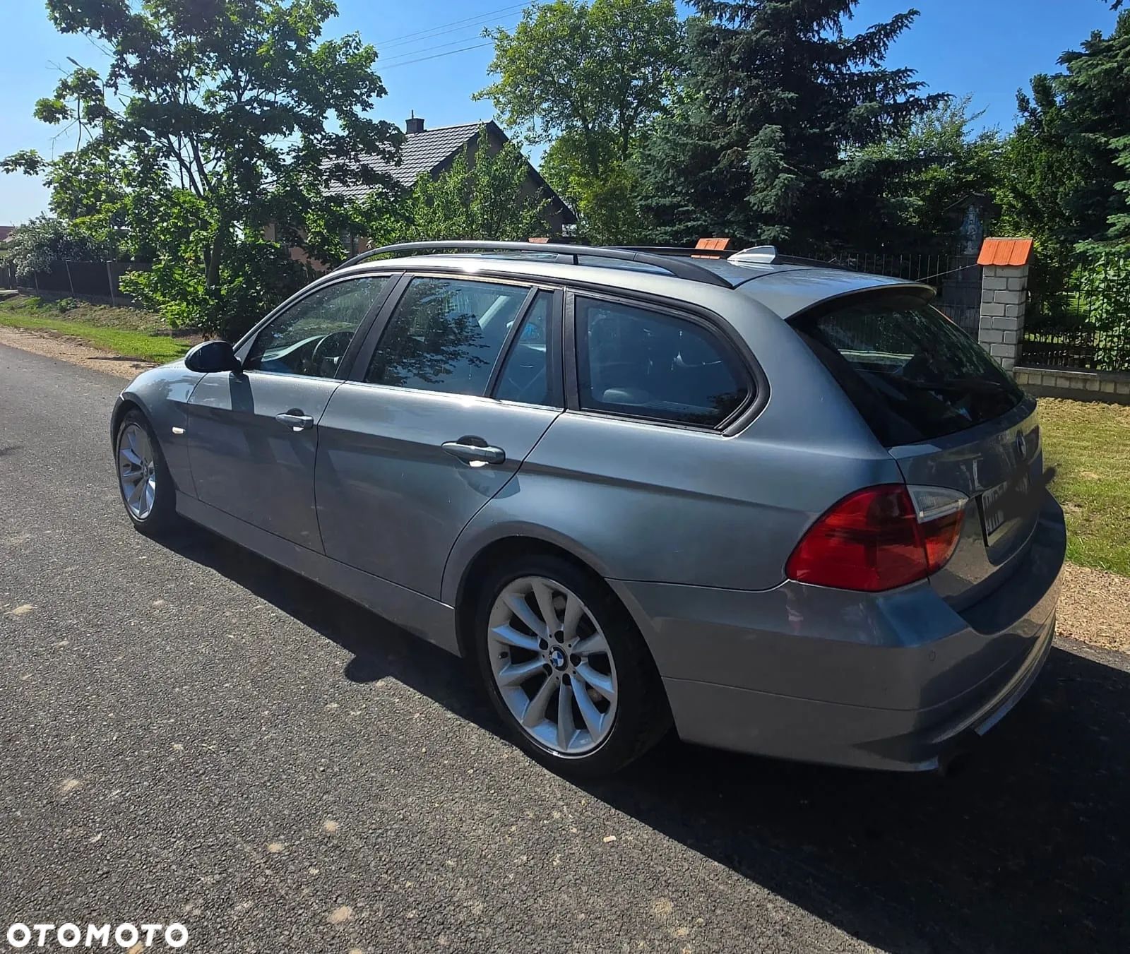 BMW Seria 3 320i Touring - 1