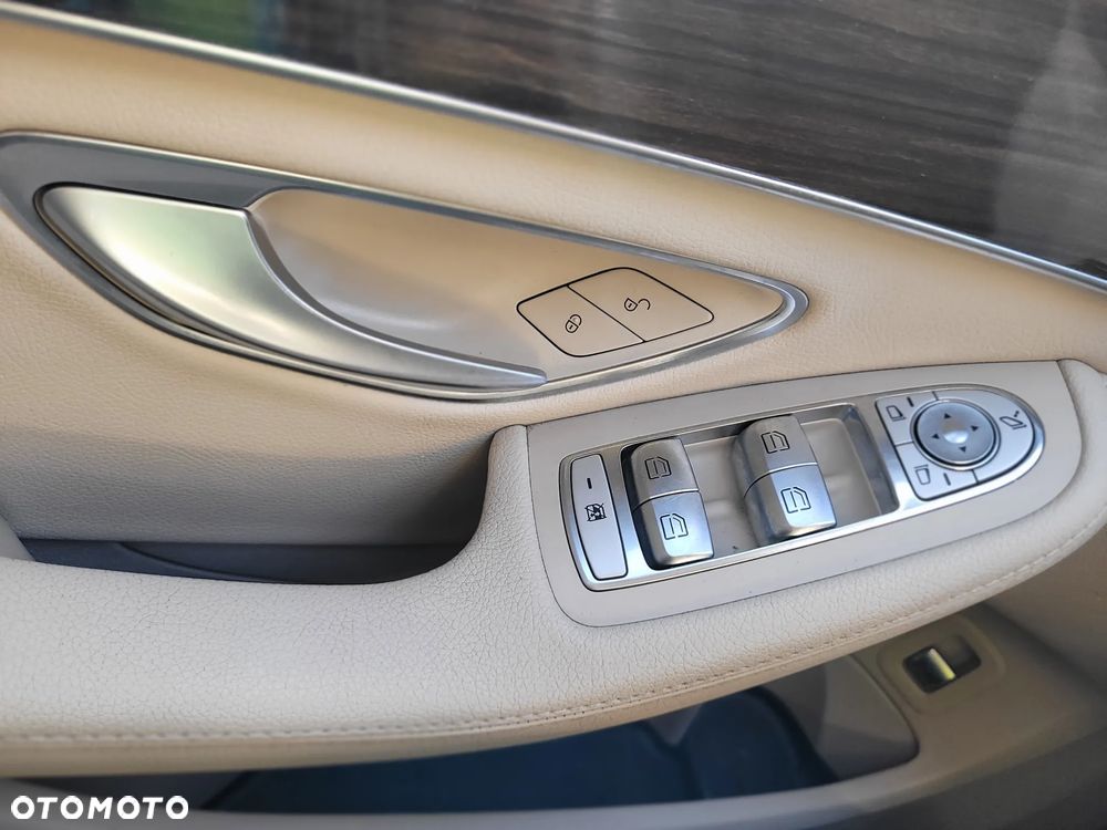 Mercedes-Benz Klasa C 200 4-Matic 9G-TRONIC - 14
