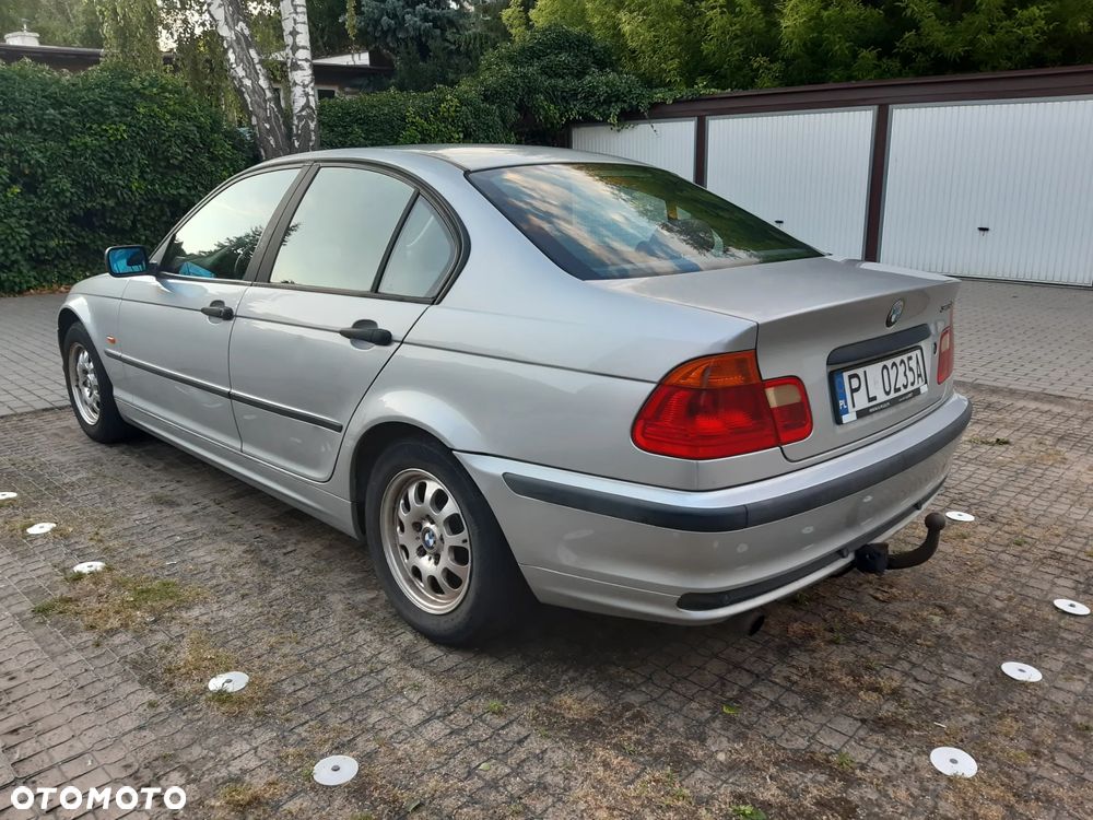 BMW Seria 3 318i - 4