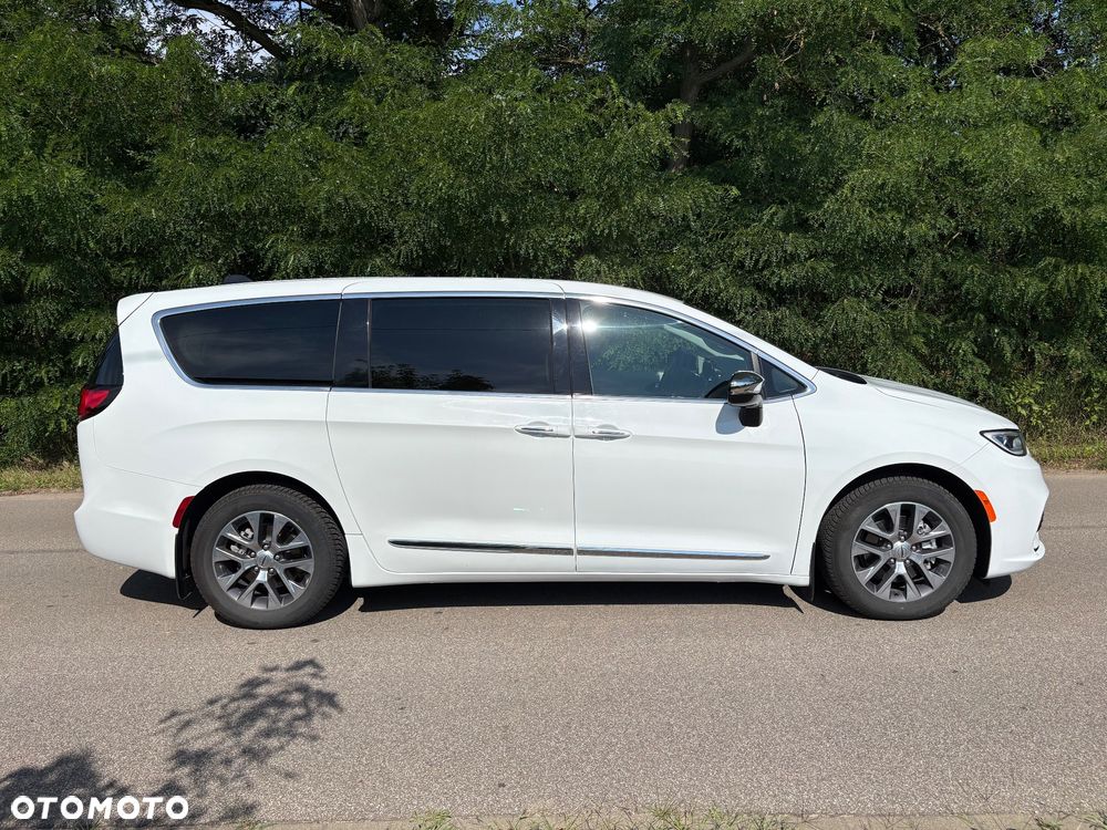 Chrysler Pacifica - 10