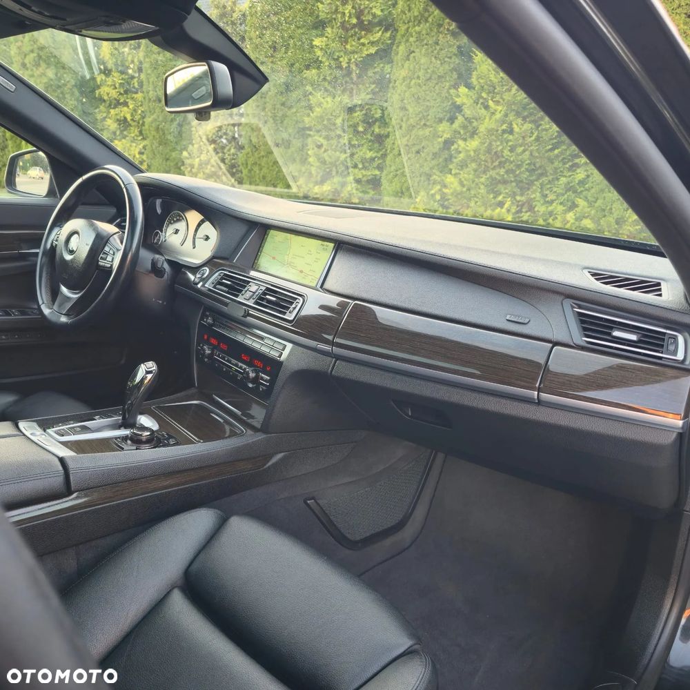 BMW Seria 7 730d xDrive - 23