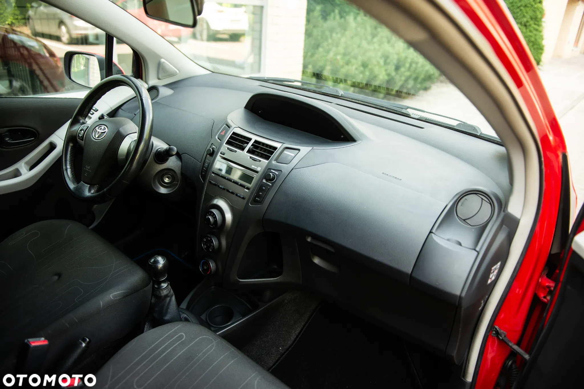 Toyota Yaris 1.33 VVT-i Executive - 25