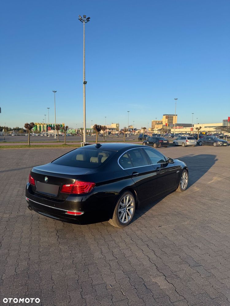 BMW Seria 5 525d Luxury Line - 6