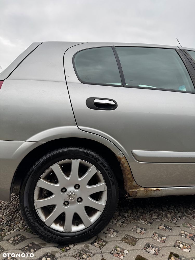 Nissan Almera 1.5 Visia + - 11