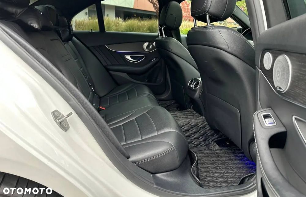 Mercedes-Benz Klasa C 200 4Matic 9G-TRONIC AMG Line - 14