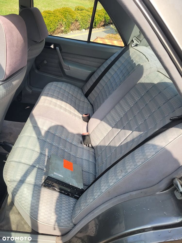 Mercedes-Benz W201 (190) - 7