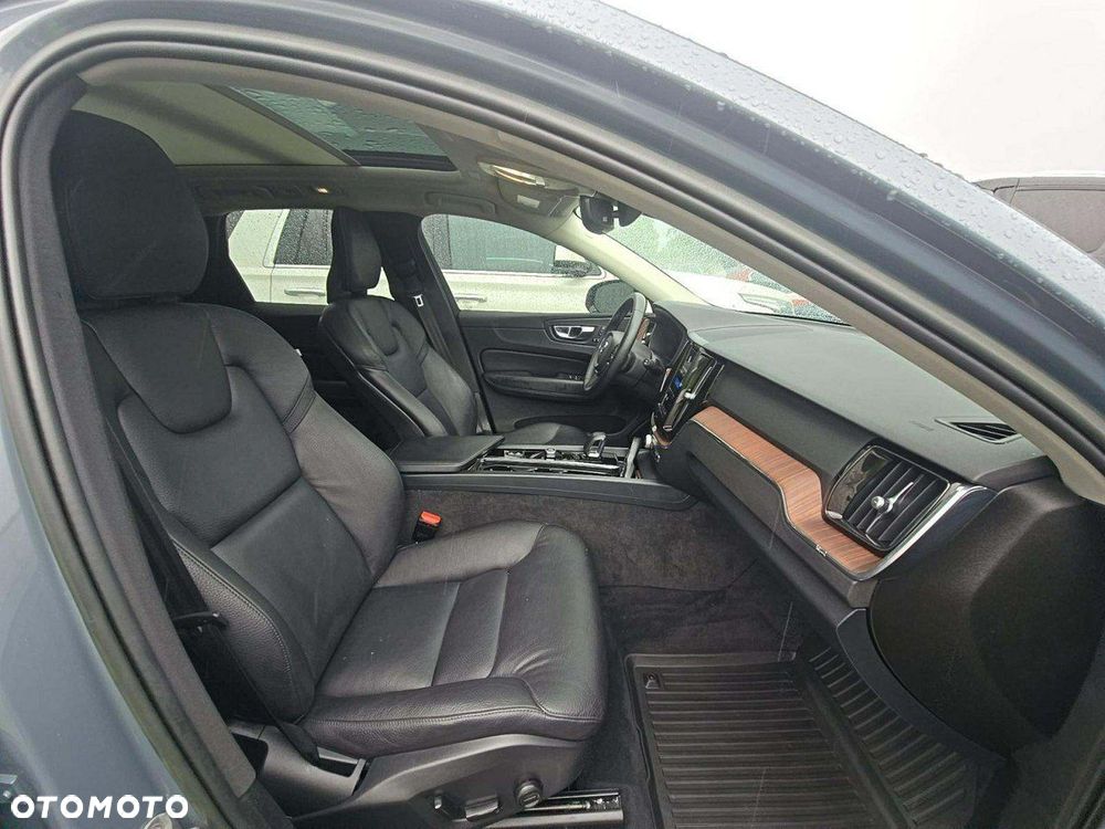 Volvo XC 60 B5 B AWD Plus Dark - 8