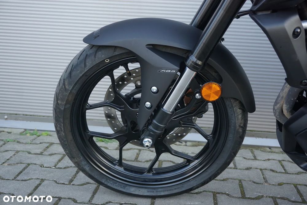 Yamaha MT - 17