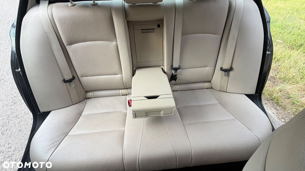 BMW Seria 5 523i - 25