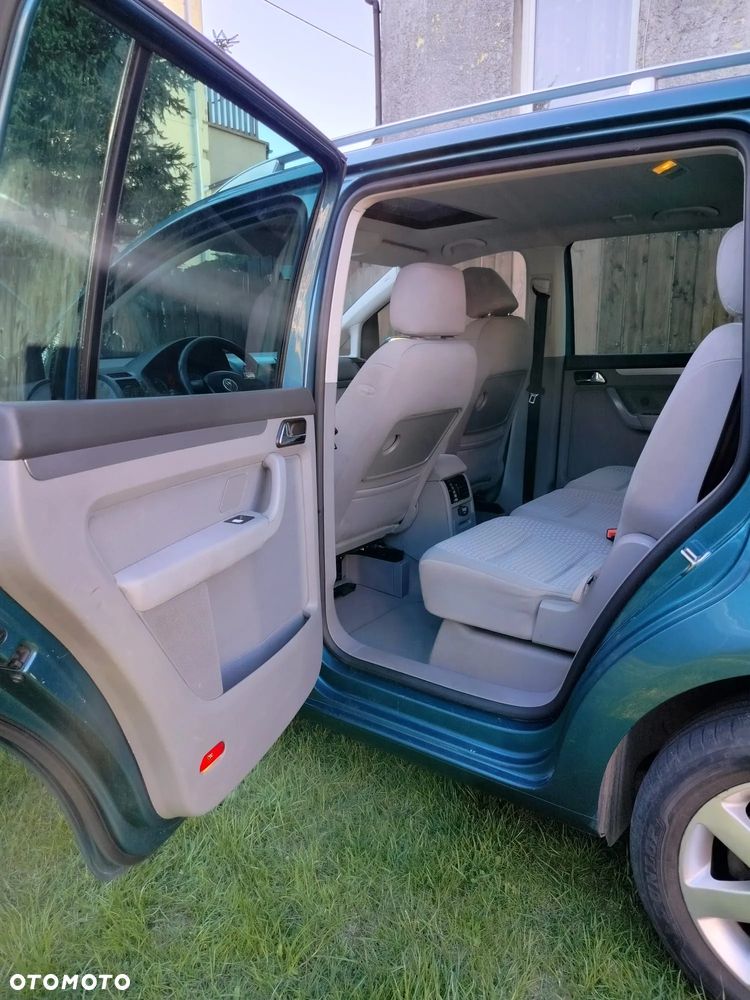 Volkswagen Touran - 21