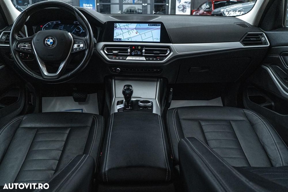 BMW Seria 3 320i Aut. Sport Line - 36