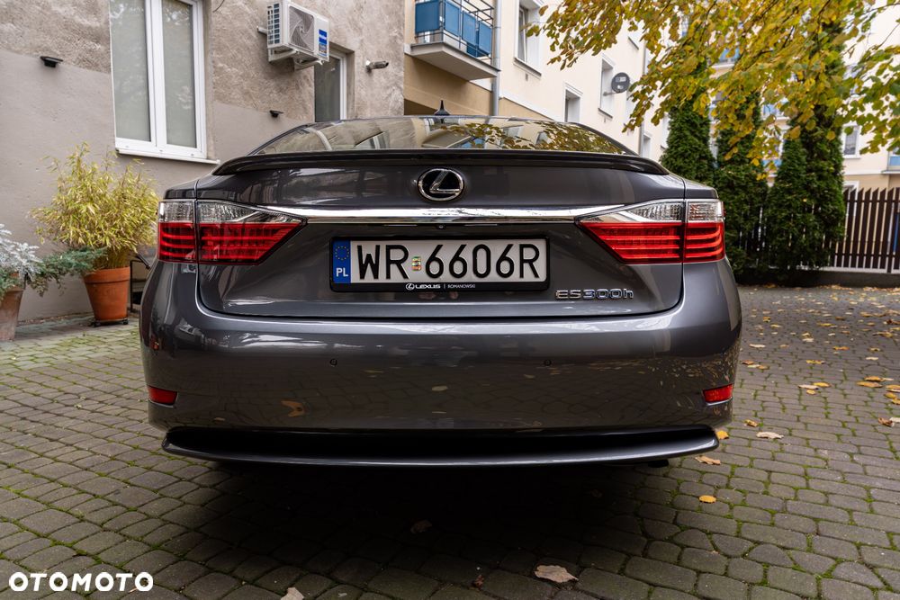 Lexus ES - 9
