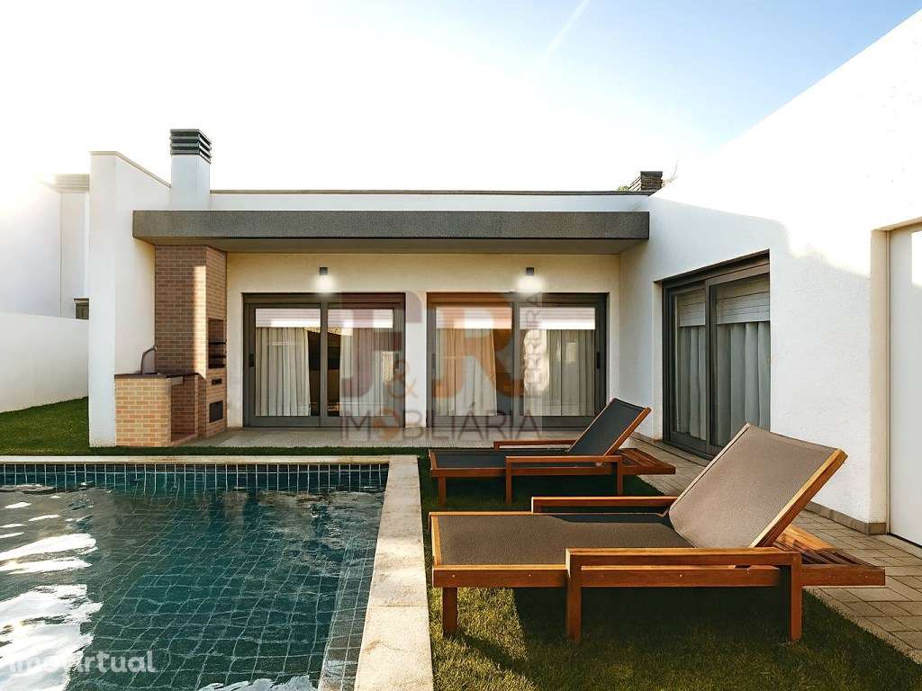 ESPETACULAR MORADIA TÉRREA T4 COM PISCINA E JARDIM EM FERNÃO FERRO - Grande imagem: 2/26