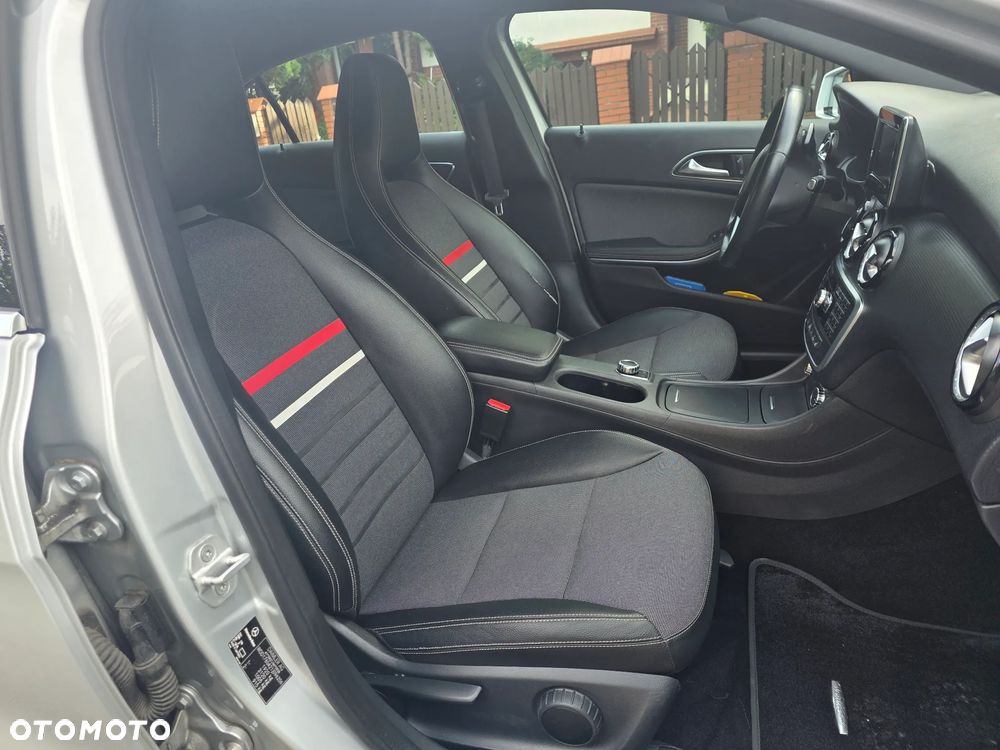 Mercedes-Benz Klasa A 180 (BlueEFFICIENCY) 7G-DCT - 8