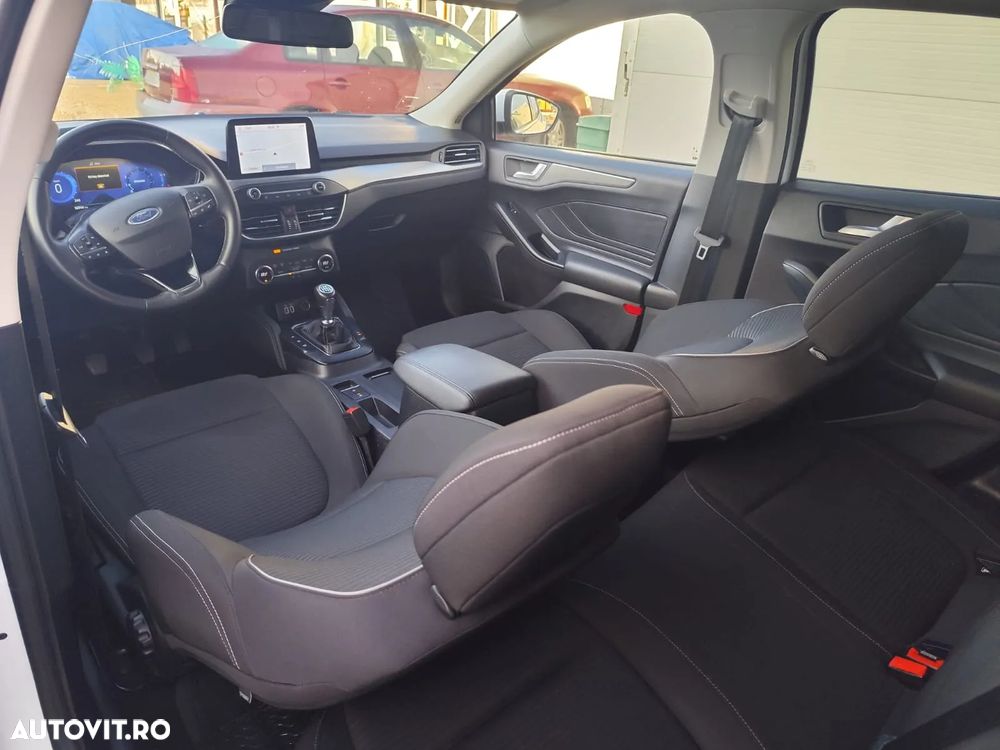 Ford Focus 1.0 EcoBoost 6MT MHEV Titanium - 13