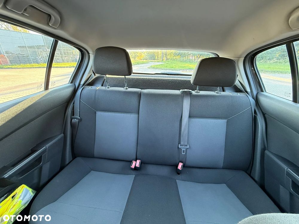 Opel Astra 1.6 Sport - 25
