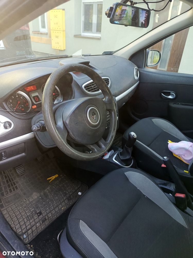 Renault Clio - 2