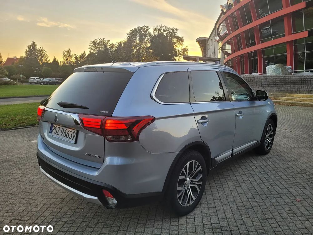 Mitsubishi Outlander 2.2 DI-D 4WD Automatik Diamant Edition - 4
