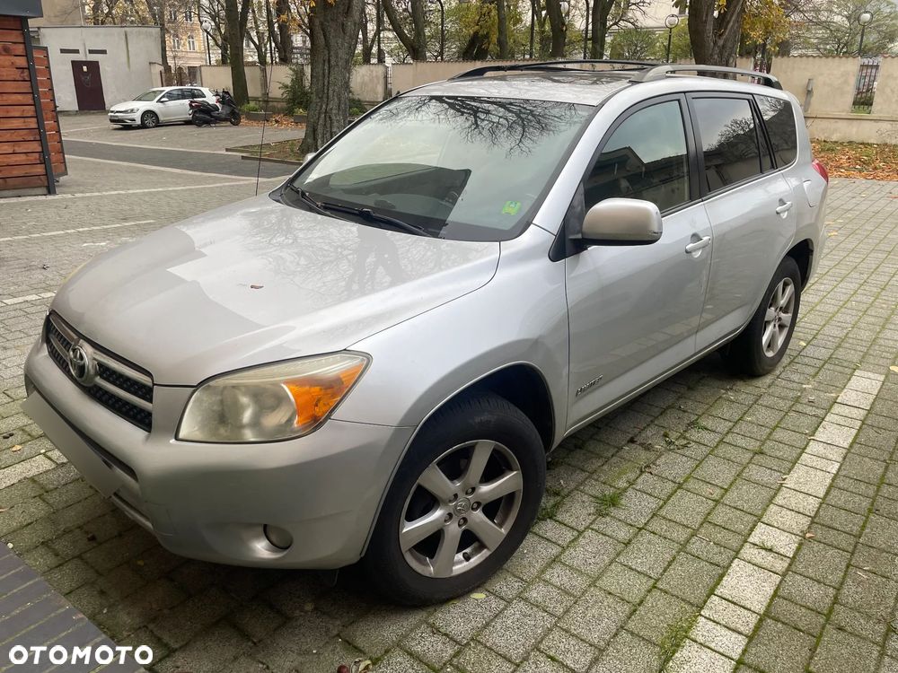 Toyota RAV4 - 1