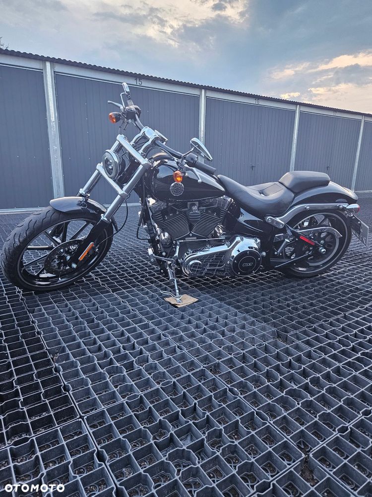 Harley-Davidson Softail Breakout - 4