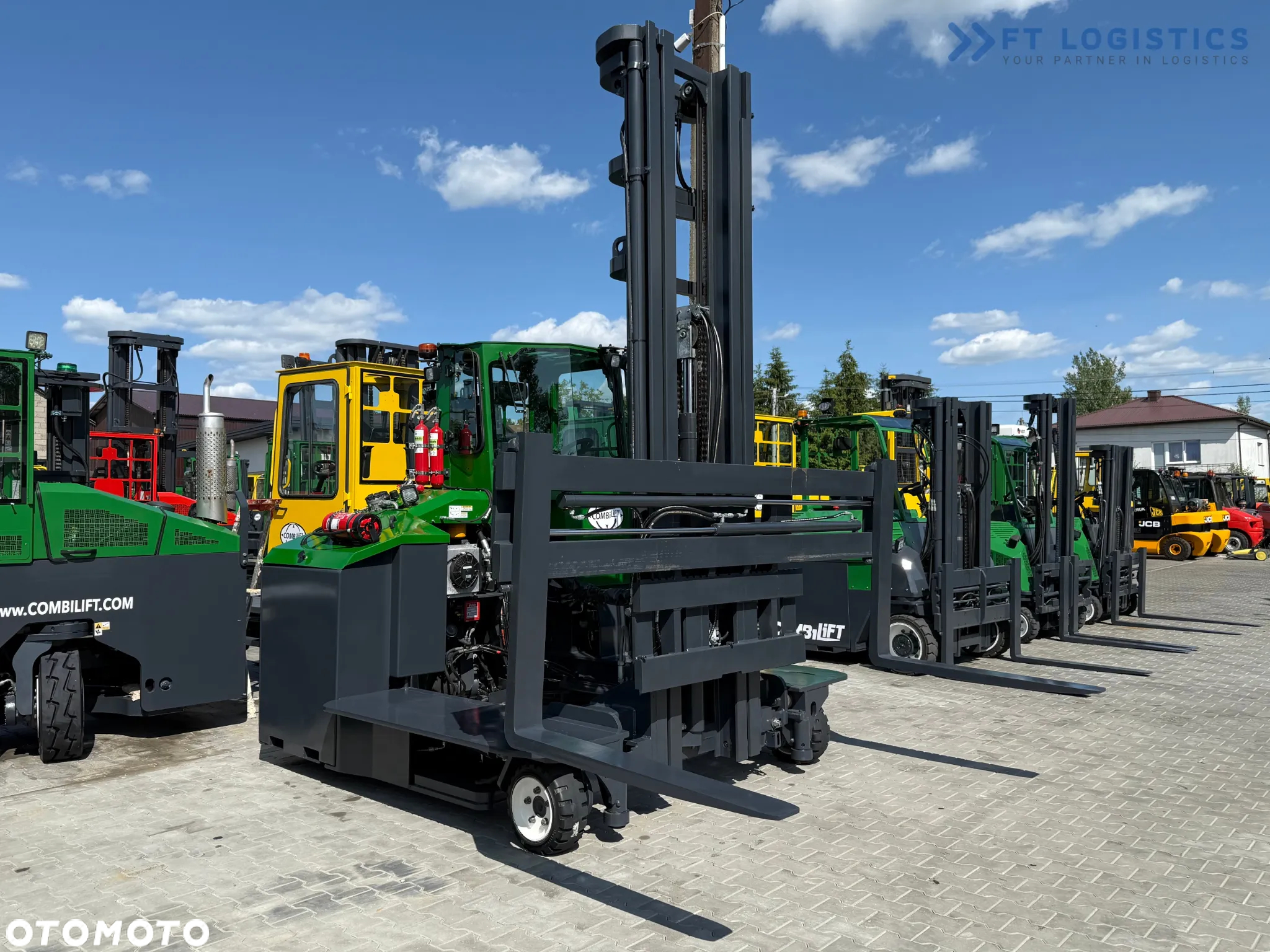 Combilift C5000E / ELEKTRYCZNY / TRIPLEX 8300MM / WOLNY SKOK / SZEROKI POZYCJONER / PRZESUW WIDEŁ / BATERIA JAK NOW - 18