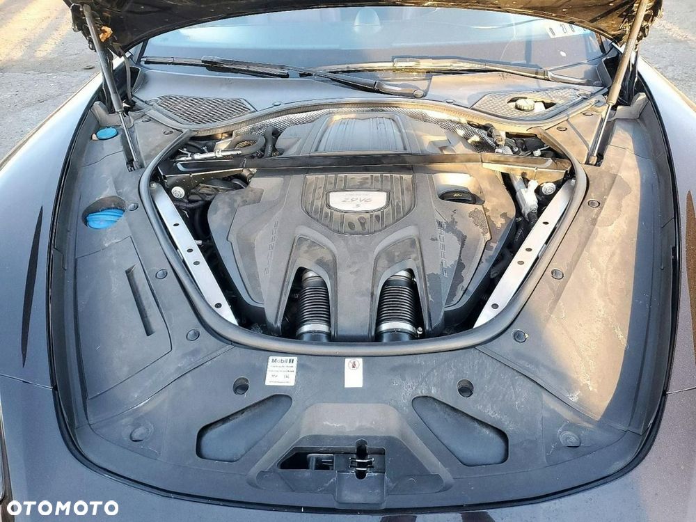 Porsche Panamera 4S - 11