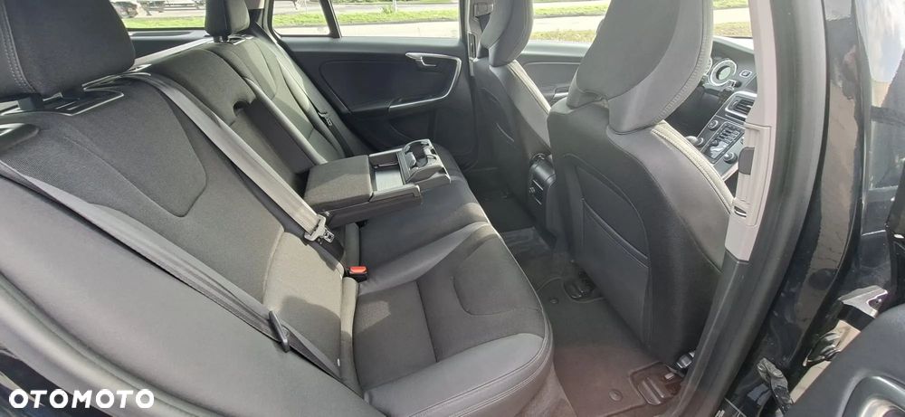 Volvo V60 D4 Momentum - 19