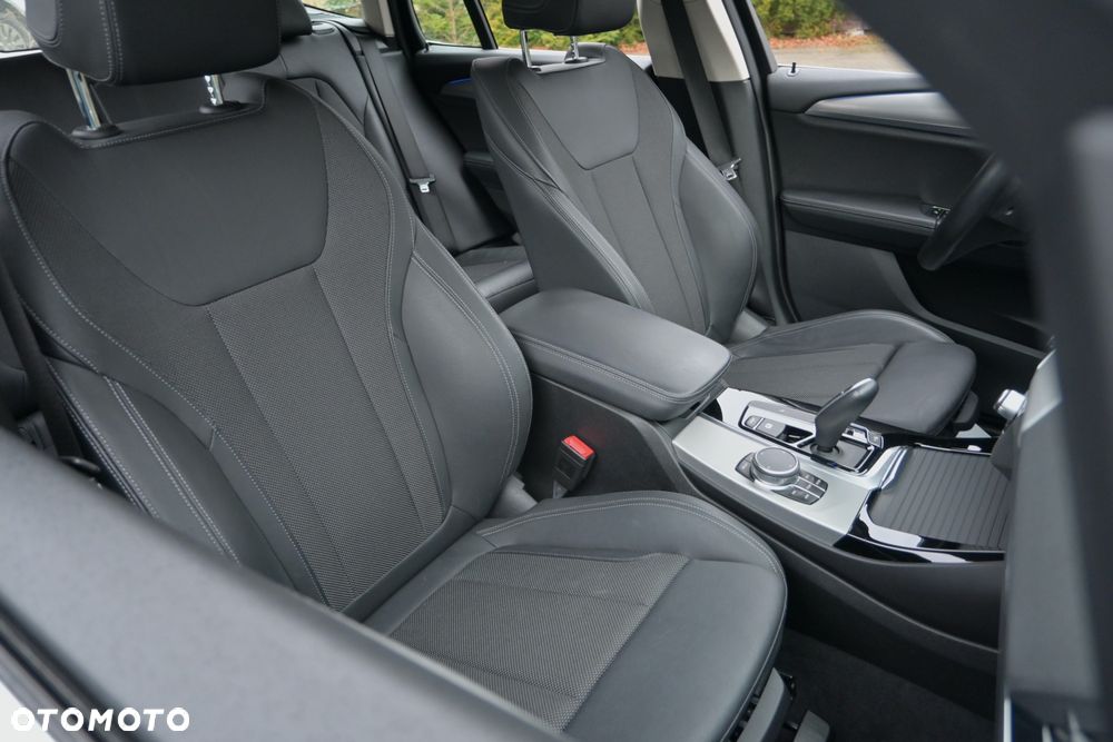 BMW X3 sDrive18d Business Edition sport - 32