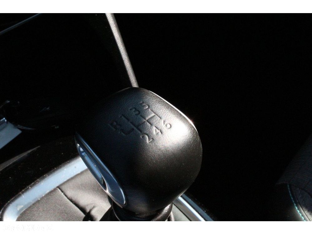 Peugeot 2008 1.5 BlueHDi Allure Pack S&S - 21