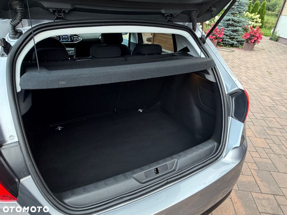 Peugeot 308 1.5 BlueHDi Allure Pack S&S EAT8 - 26
