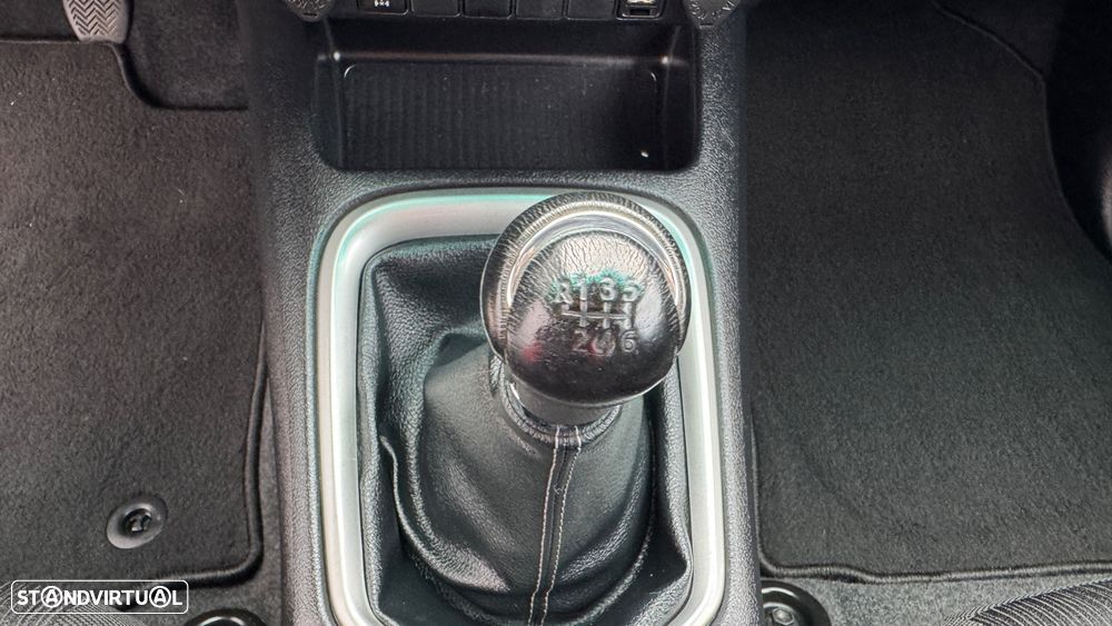 Toyota Hilux 2.4 D-4D 4WD Trial - 4