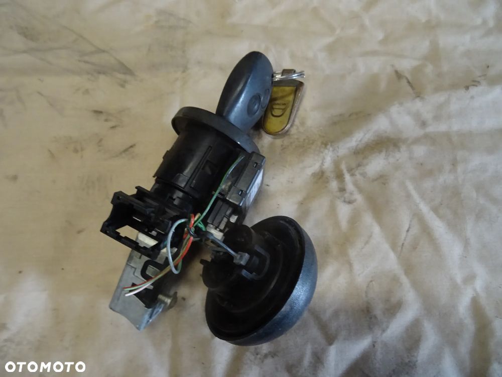 DACIA DOKKER LODGY STACYJKA KLUCZYK KOREK ROZNE CZESCI PYTAC
