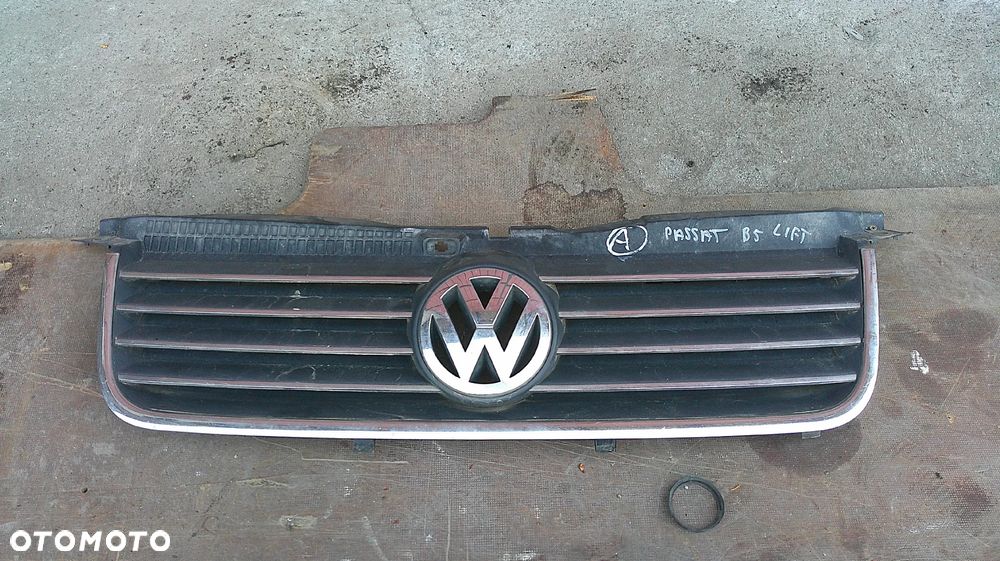 VW PASSAT B5 LIFT ATRAPA GRIL - 1