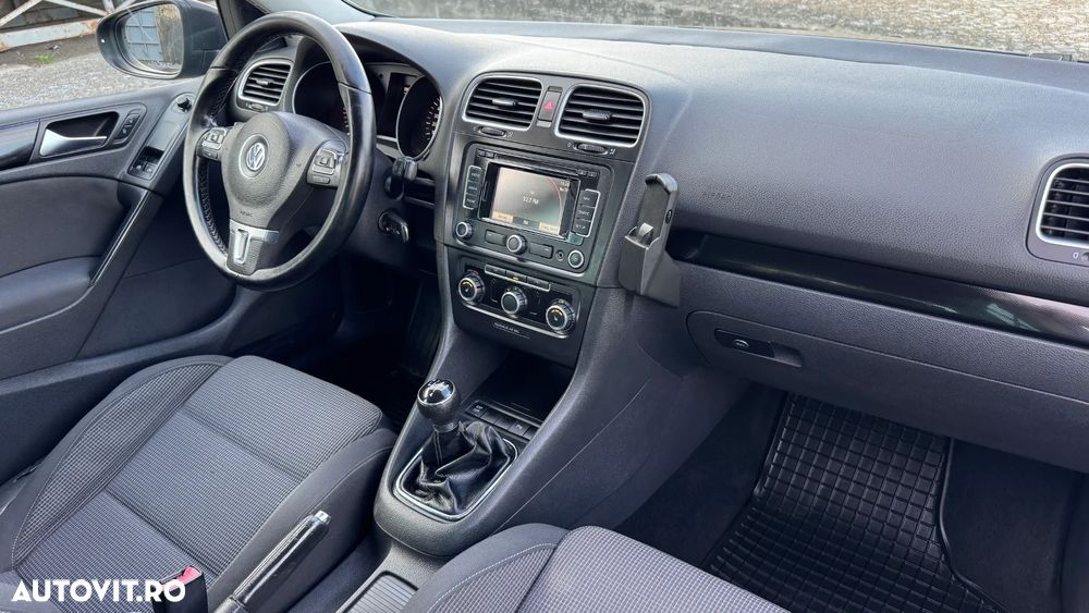 Volkswagen Golf - 6