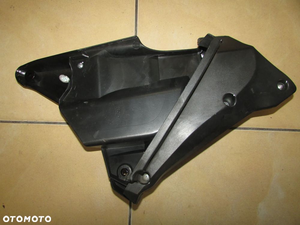 Benelli BN 125 boczek owiewka lewa - 2