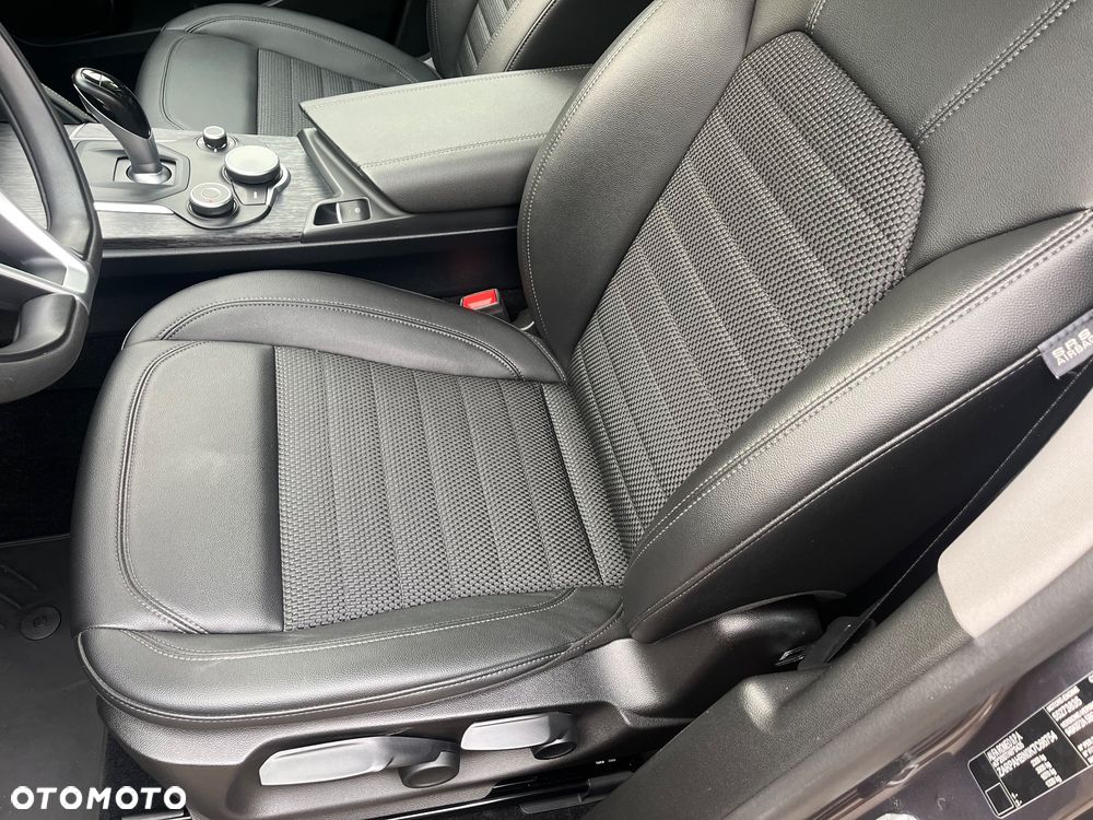 Alfa Romeo Stelvio 2.0 Turbo Sprint Q4 - 13