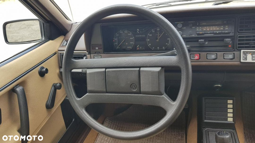 Volkswagen Passat 1.6 / 1.6 C D - 23