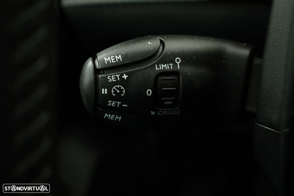 Peugeot 208 1.2 PureTech Style - 18
