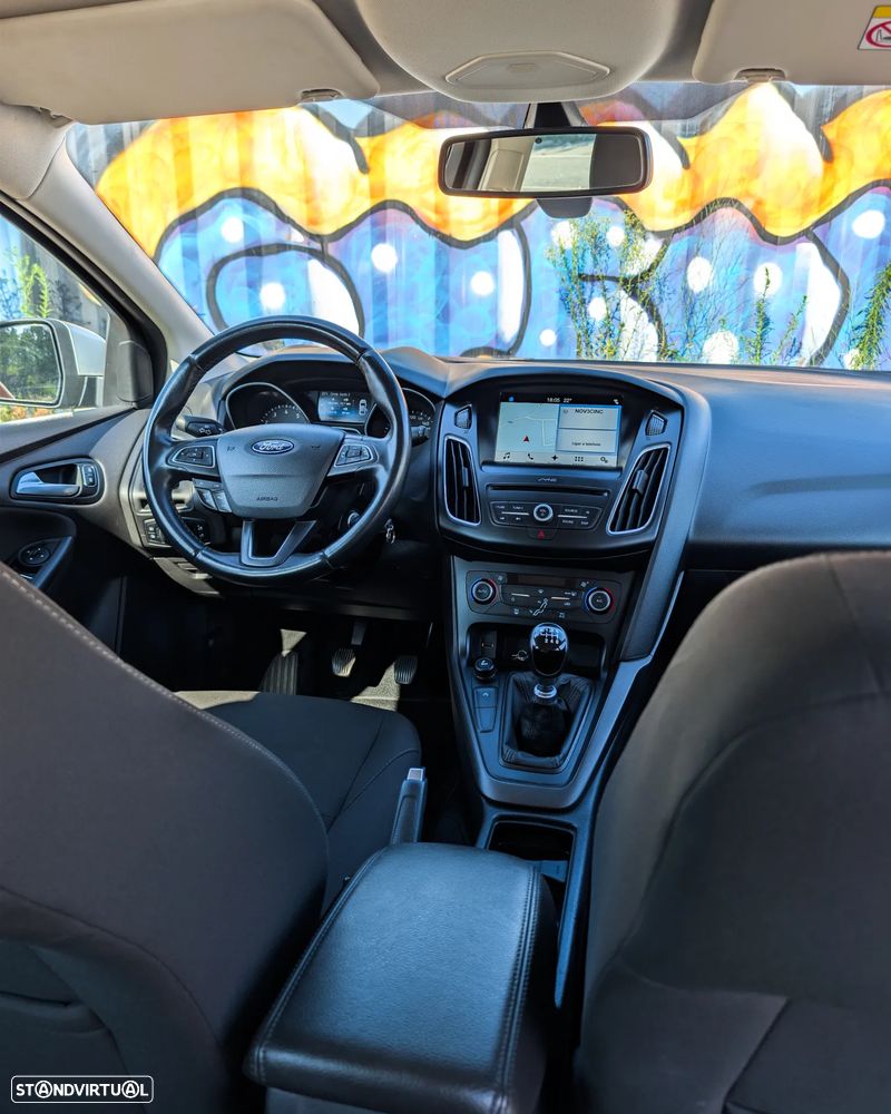 Ford Focus SW 1.0 EcoBoost S&S TITANIUM DESIGN - 4