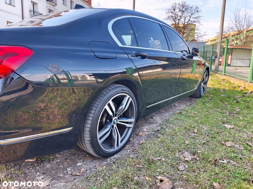 BMW Seria 7 750Li xDrive - 10