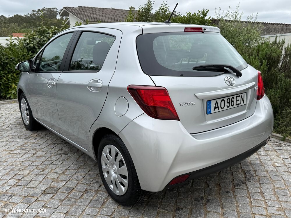 Toyota Yaris 1.0 VVT-i Comfort c/ Design-Pack - 10