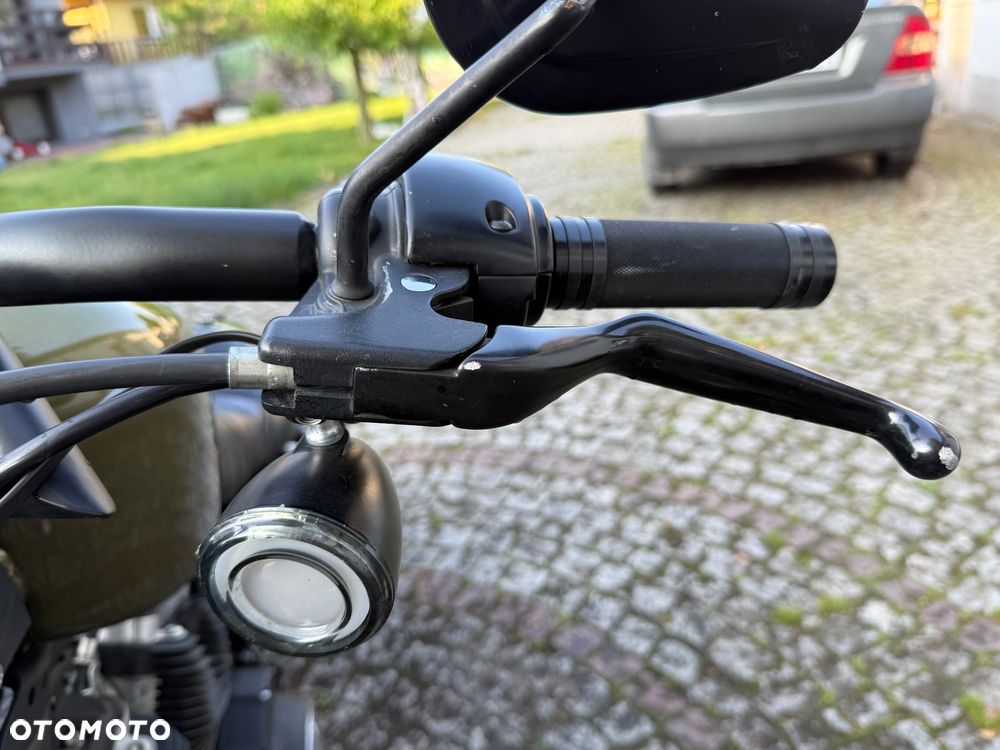 Harley-Davidson Sportster Iron 883 - 7