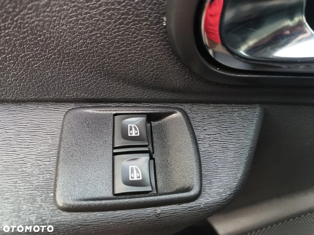 Dacia Lodgy 1.6 SCe Access S&S - 18