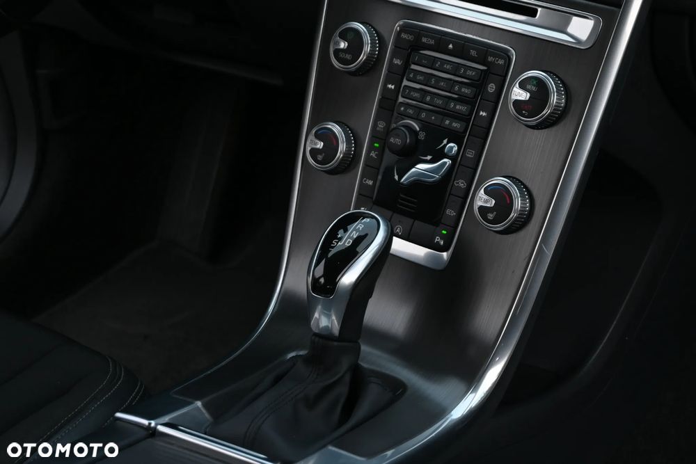 Volvo XC 60 D3 Geartronic Momentum - 26