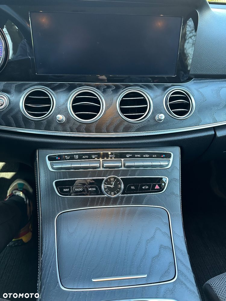 Mercedes-Benz Klasa E 220 d 9G-TRONIC Sportstyle Edition - 16