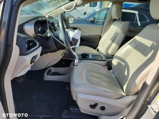 Chrysler Pacifica - 7