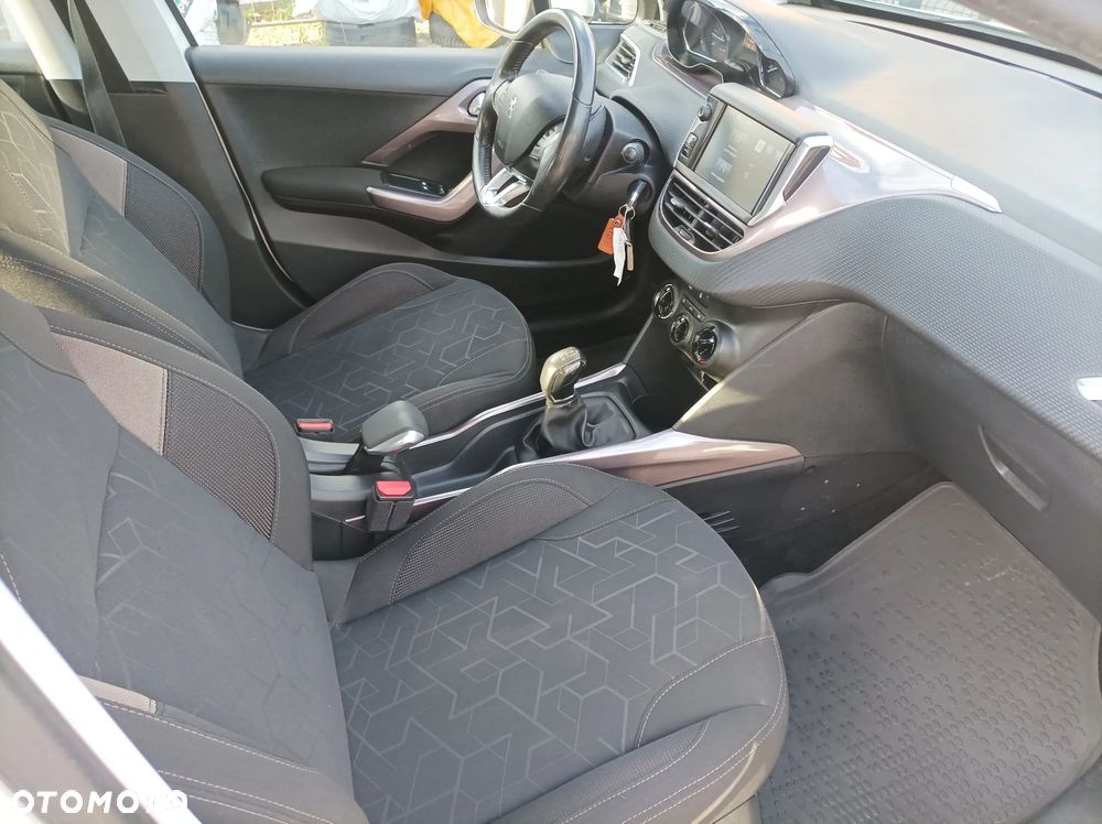 Peugeot 2008 PureTech 82 Urban Move - 26