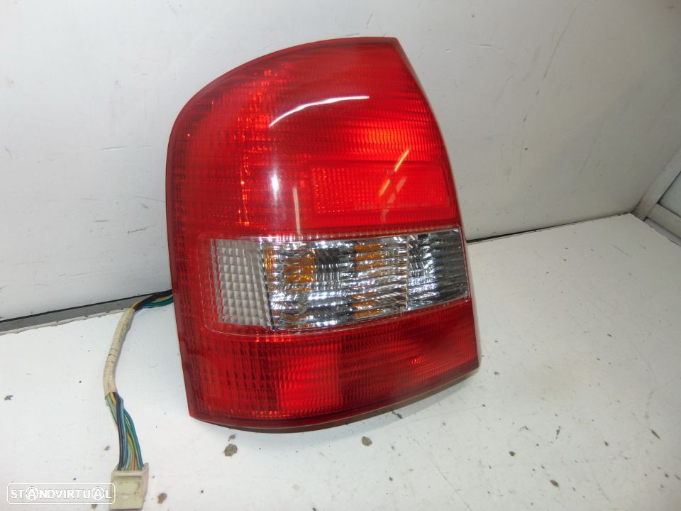 Mazda 323 1998 a 2002  farolim trás esquerdo - 2