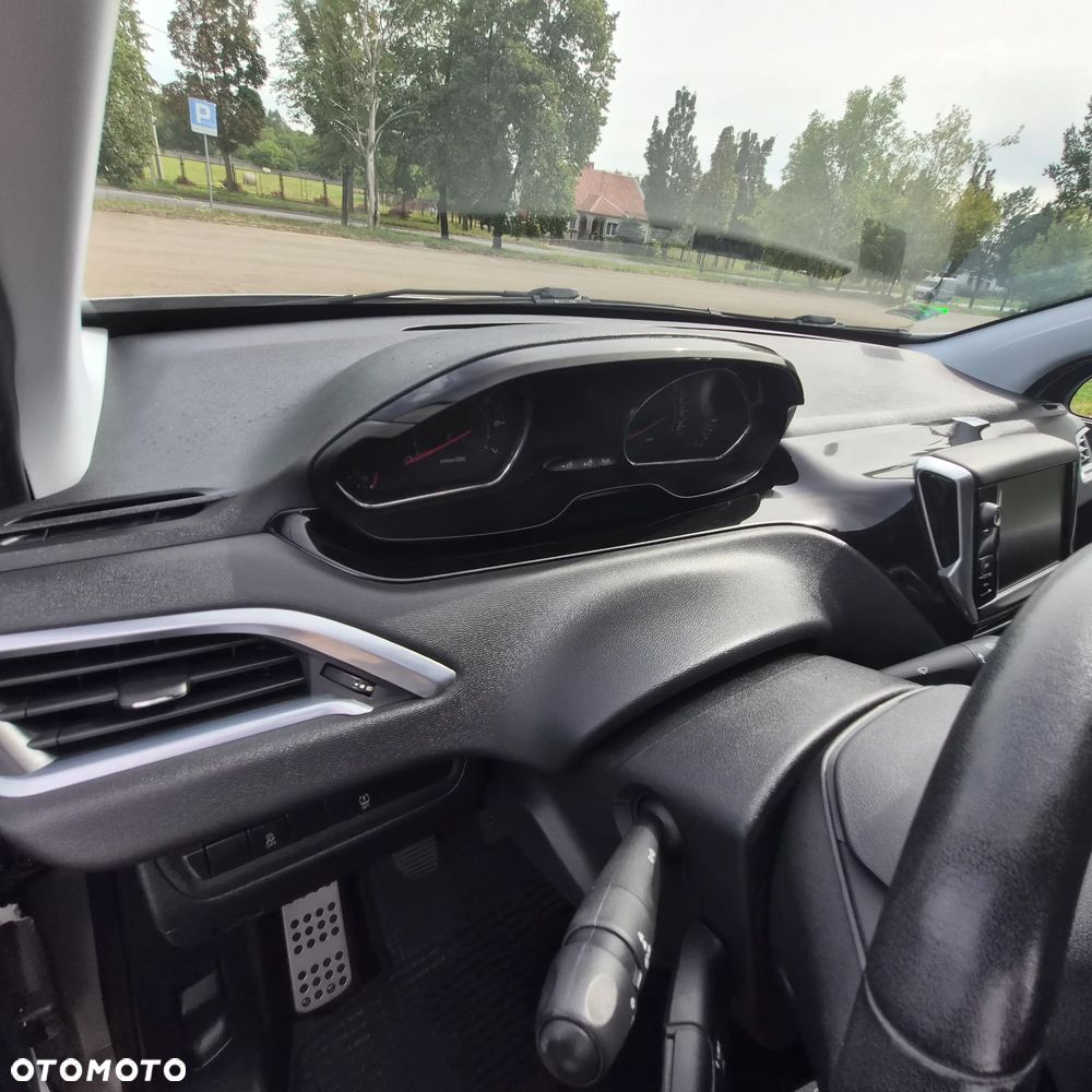 Peugeot 208 - 26