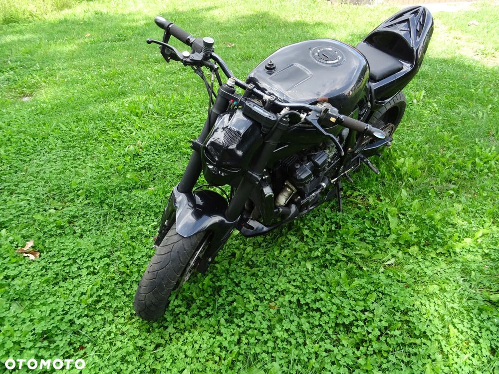 Suzuki GSX-R - 1